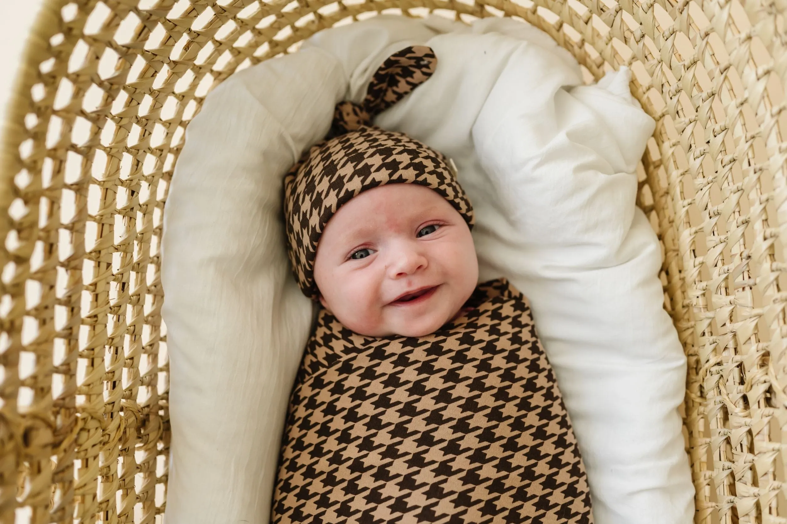 Organic Swaddle Blanket & Hat | Houndstooth